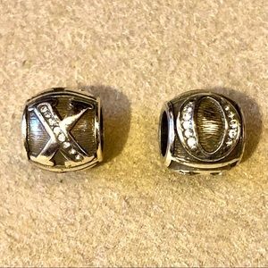 ♥️ Two 🆕 Brighton X & O Alpha beads ⭕️ for hug ❌ for kiss NWOT Retired